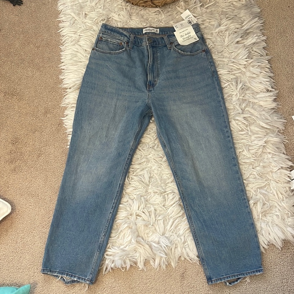 New with tags Abercrombie The Ankle Straight Ultra High Rise jeans